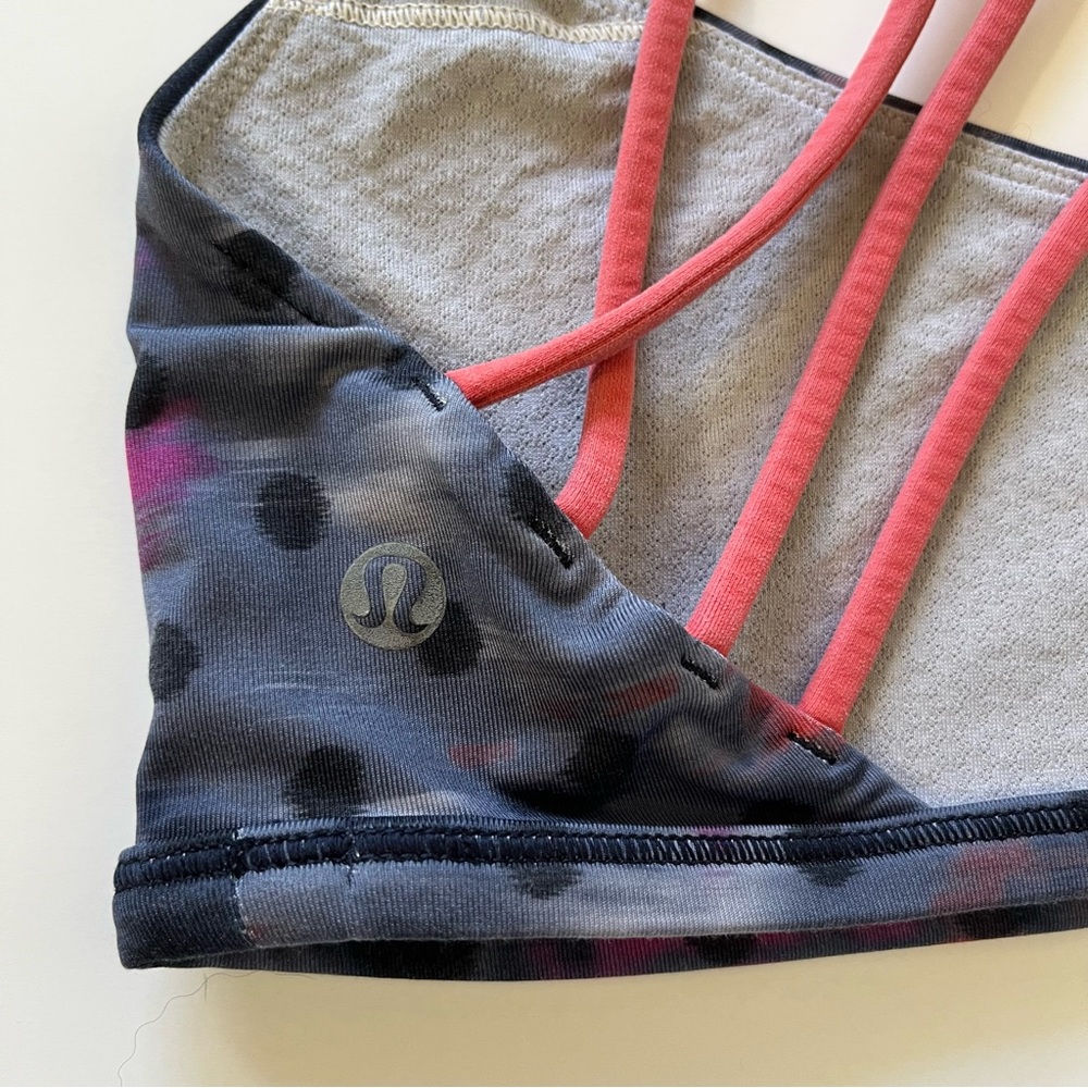 LuluLemon Free to be Wild | size 4 - Picture 4 of 4